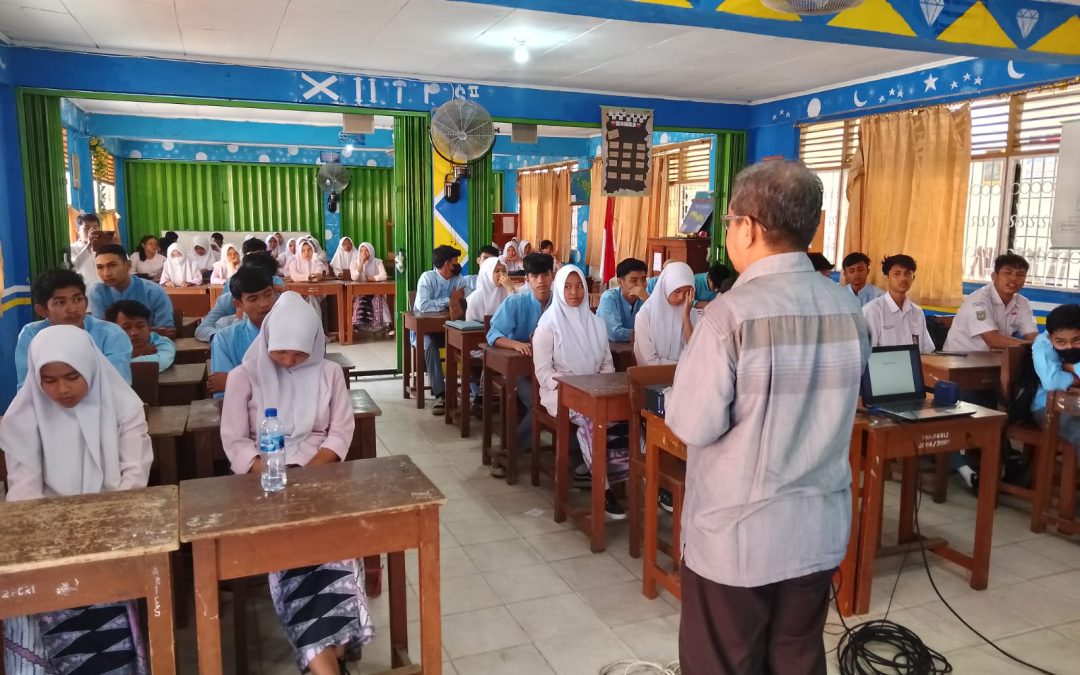 Empowering the next generation, Unidha shares their wisdom with students of SMA PGRI 2 Padang