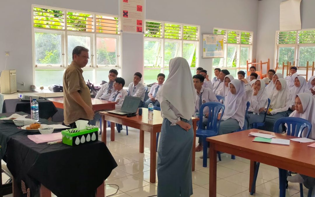 Lighting the way to success, Unidha’s visit to SMA-SDI Silungkang provides the guidance students need to reach their full potential