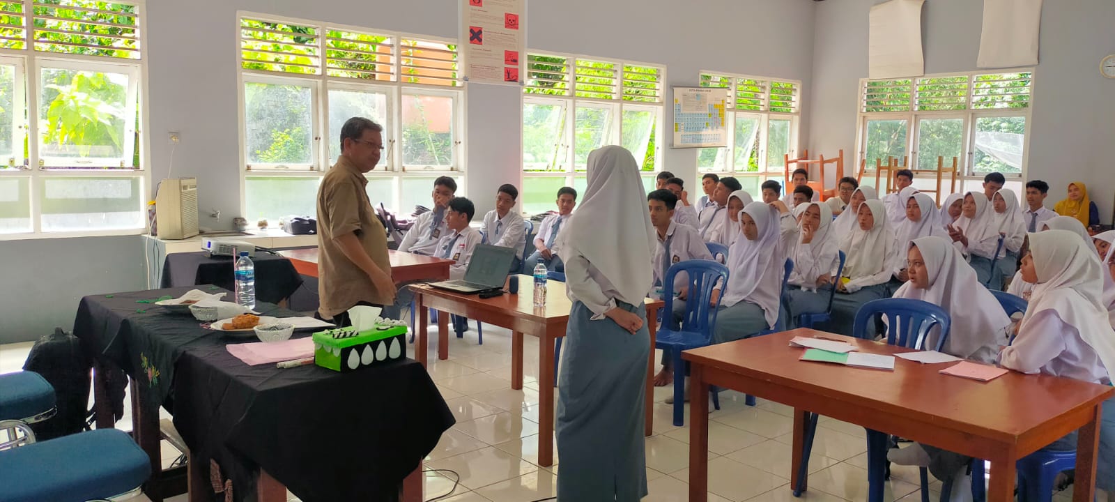 Lighting the way to success, Unidha’s visit to SMA-SDI Silungkang provides the guidance students need to reach their full potential
