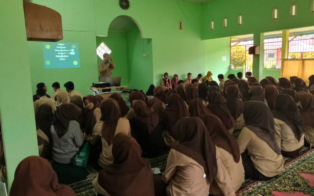 Helping students unleash their full potential, Unidha motivates the future leaders of SMAN 1 2×11 Kayu Tanam