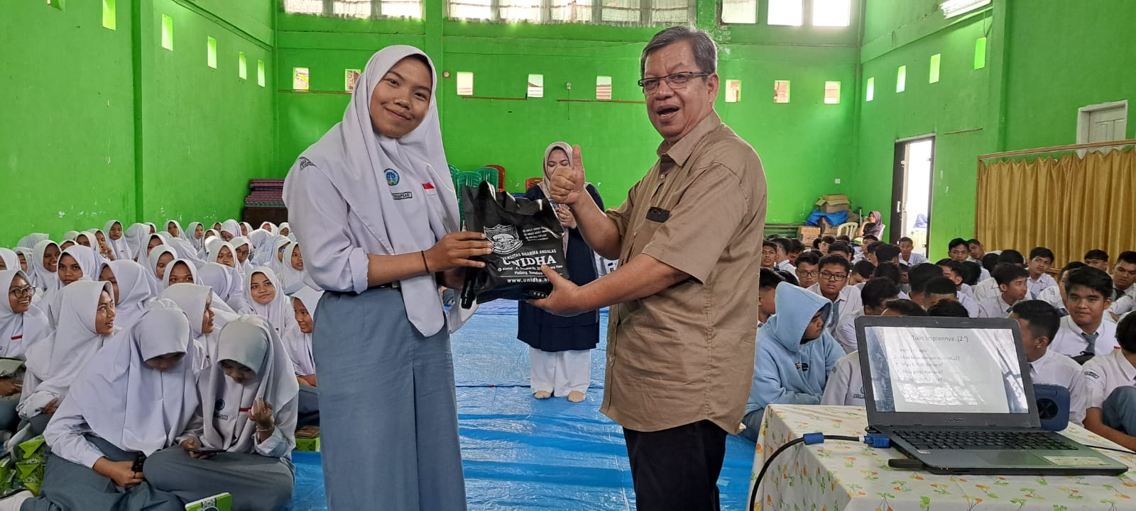 SMAN 1 Sawah Lunto students discover their full potential with Unidha’s motivational visit