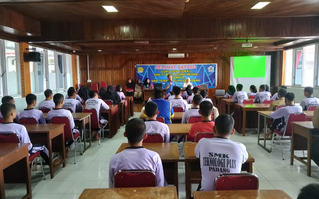 “Make Your Dream Comes True” bersama SMK Teknologi Plus Padang