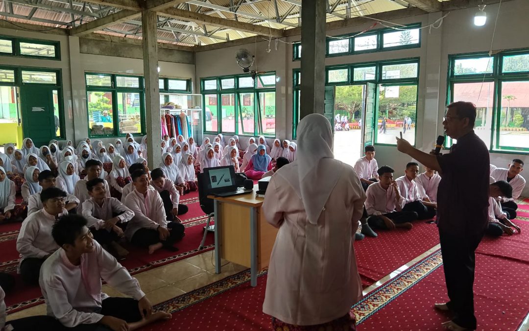Motivating the Next Generation: Unidha Visits SMAN 16 Padang to Encourage Student Dreams