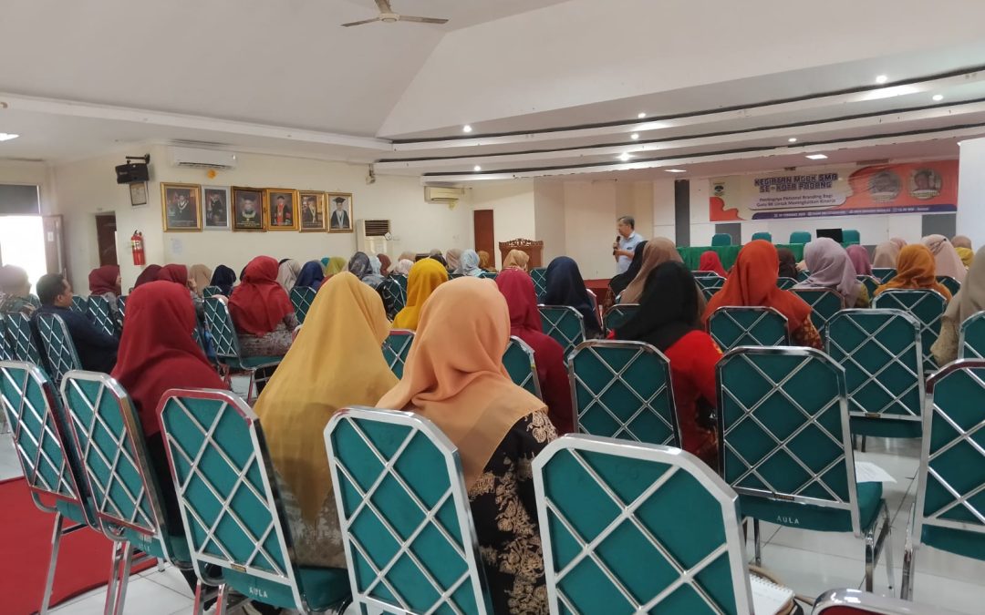 Universitas Dharma Andalas Hadir untuk Membantu Guru BK Kota Padang Meningkatkan Kinerja melalui Pelatihan Personal Branding