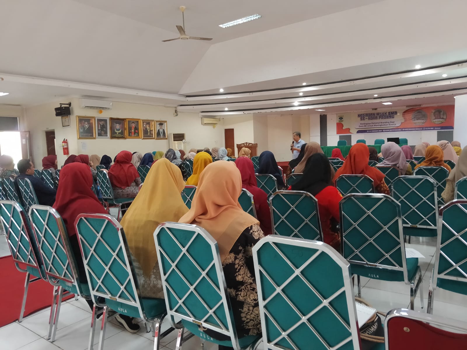 Universitas Dharma Andalas Hadir untuk Membantu Guru BK Kota Padang Meningkatkan Kinerja melalui Pelatihan Personal Branding