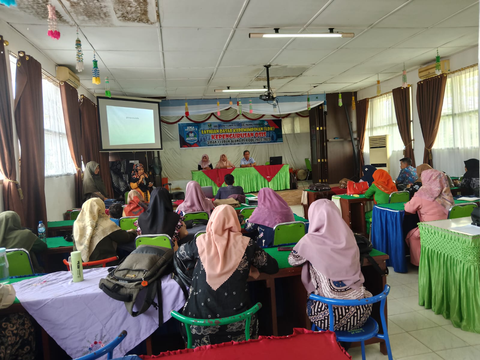 Motivasi Universitas Dharma Andalas Membantu Guru BK Padang Pariaman untuk Lebih Siap Menghadapi Siswa Generasi Z