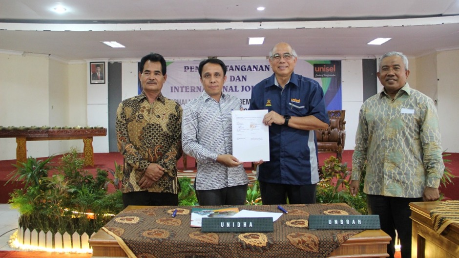 Penandatanganan MoU dan International Joint Seminar