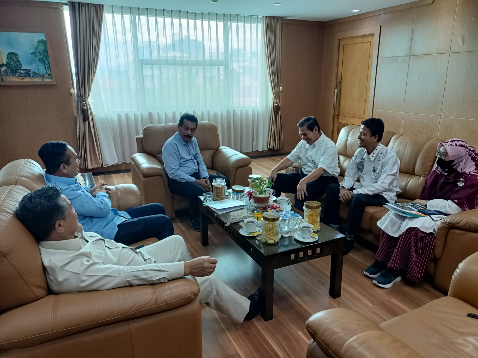 Petinggi UNIDHA dan Bank Nagari Bahas Kerjasama Lanjutan Terkait Tri Dharma Perguruan Tinggi.