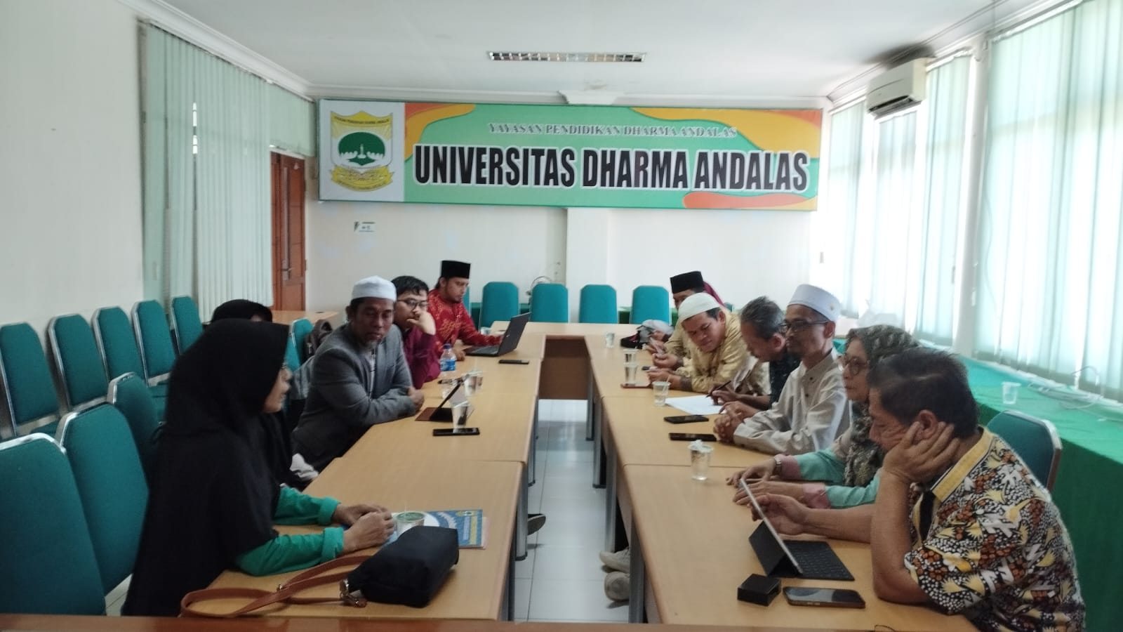 Penggagas IDBC (Islamic Digital Boarding College) Bersama Rektor Univ Dharma Andalas Sepakat Membangun Kampung IT