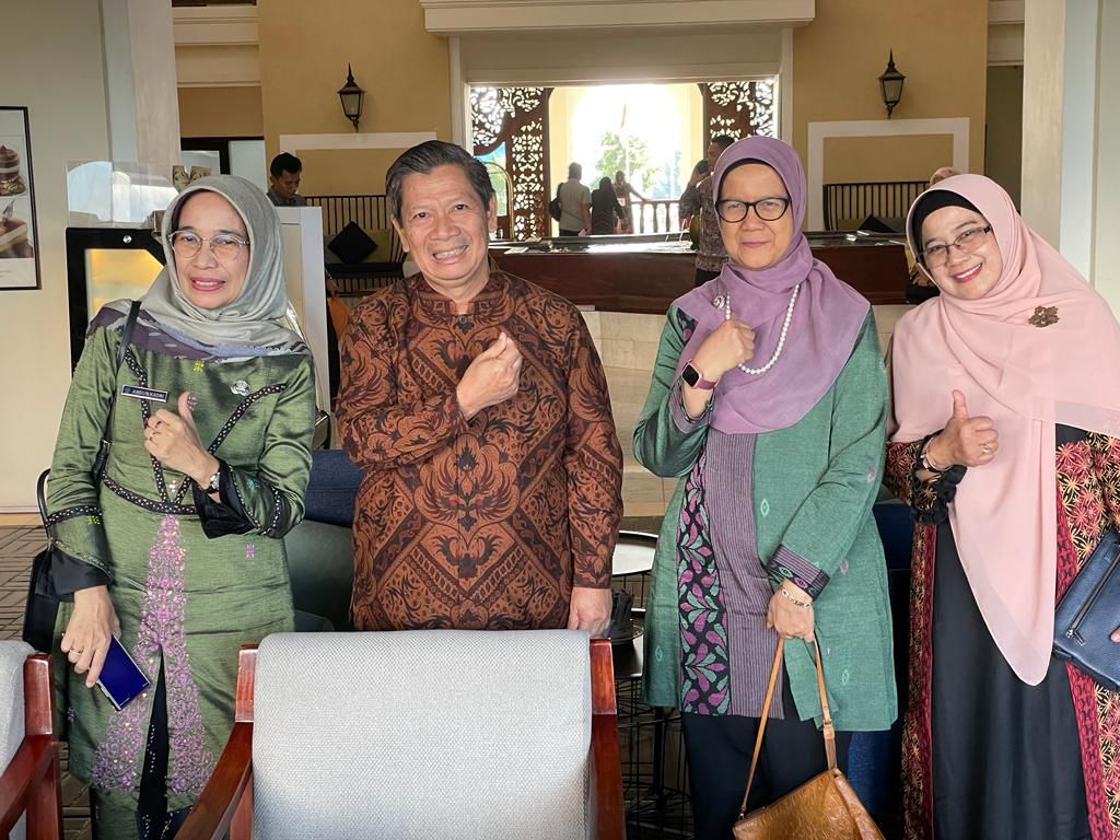 Rektor Unidha Hadiri Opening Ceremony Festival Ekonomi Syariah & Ekonomi Digital Sumatera Barat 2023.
