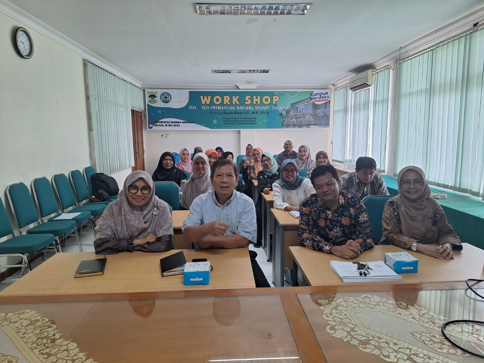 Dosen S1 Manajemen FEB UNIDHA Gelar Workshop Penelitian Bidang Bisnis Syariah.