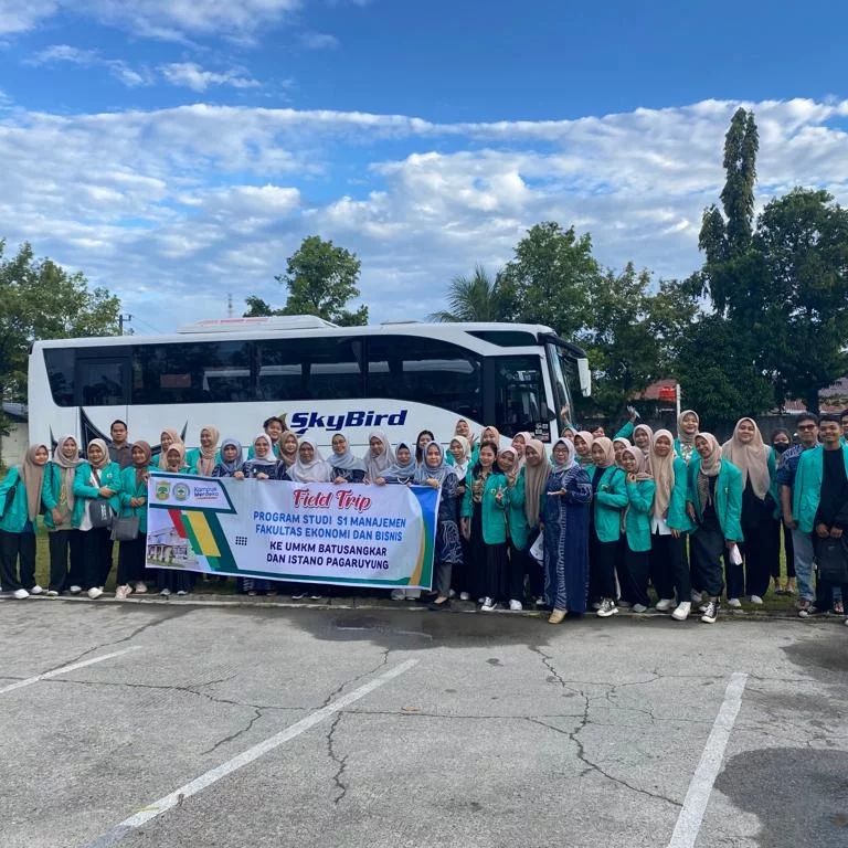 S1 Manajemen FEB UNIDHA Laksanakan Field Trip ke UMKM Kab. Tanah Datar.
