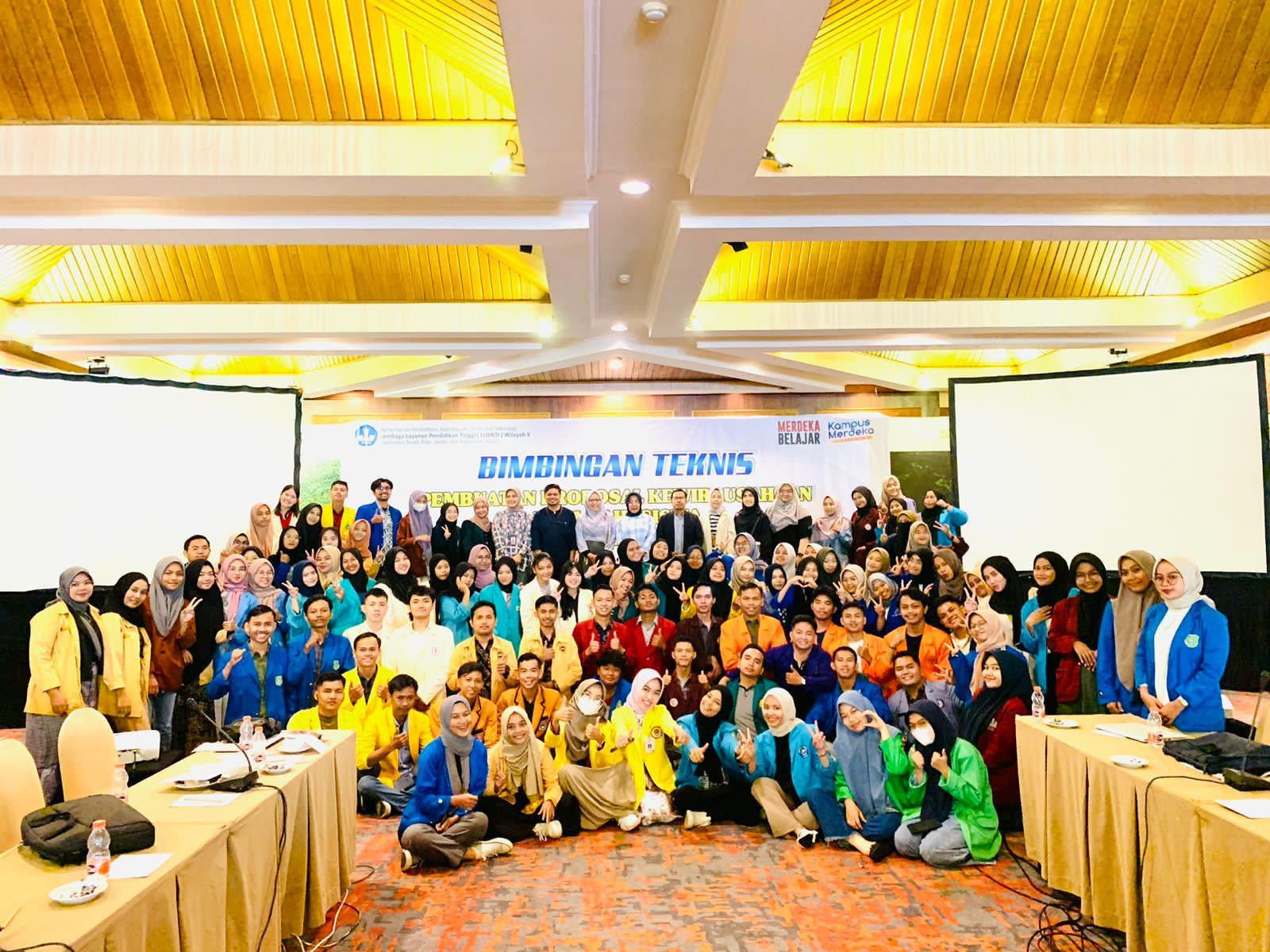 Mahasiswi UNIDHA Ikuti Bimtek Pembuatan Proposal Kewirausahaan bagi Mahasiswa.