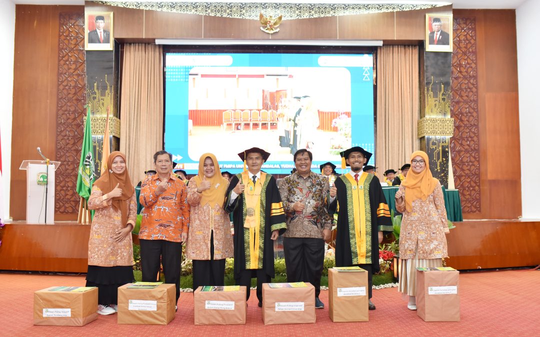 Rektor Universitas Dharma Andalas, Prof. Dr. Novesar Jamarun, MS, Dosen Terbaik Bidang Penelitian dan Dosen Paling Produktif dalam Publikasi Ilmiah di Fakultas Matematika dan Ilmu Pengetahuan Alam Universitas Andalas