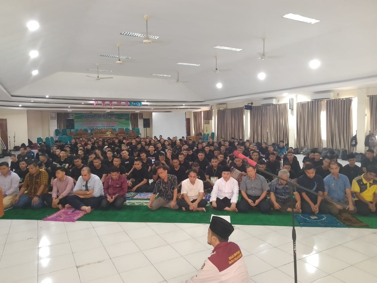 Sholat Jumat Perdana di Aula Kampus, Semangat dan Antusiasme Civitas Akademika Universitas Dharma Andalas
