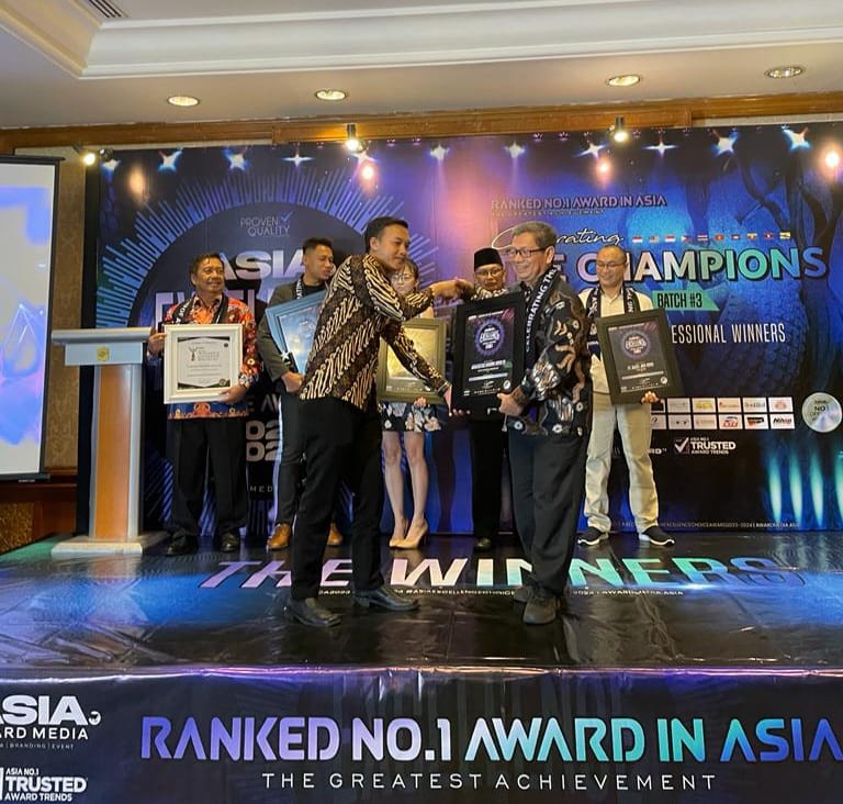 Prof. Dr. Novesar Jamarun, Diberikan Penghargaan Bergengsi ‘ASIA EXCELLENCE EDUCATION & EDUCATOR AWARDS 2023-2024, Prestasi Luar Biasa Rektor Universitas Dharma Andalas