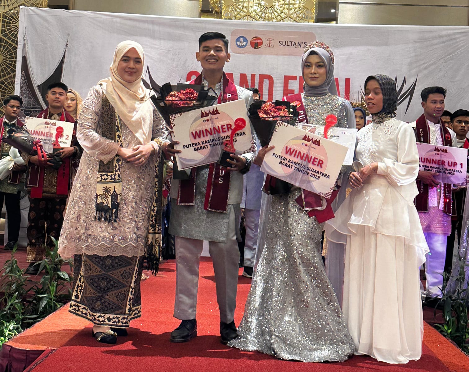 Mahasiswa UNIDHA Meraih Prestasi Gemilang dalam Putera Puteri Kampus Sumatera Barat 2023