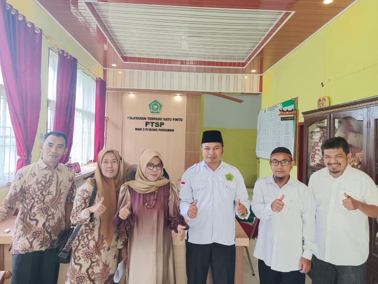 Universitas Dharma Andalas Gelar Pengabdian di MAN 3 Aur Malintang dan SMAN 1 Sungai Geringging