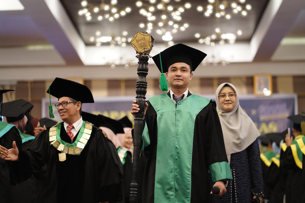 Universitas Dharma Andalas Gelar Wisuda ke-57 Bertema “Managing Your Future”, Kukuhkan 227 Wisudawan dari 14 Program Studi Termasuk S2 Manajemen