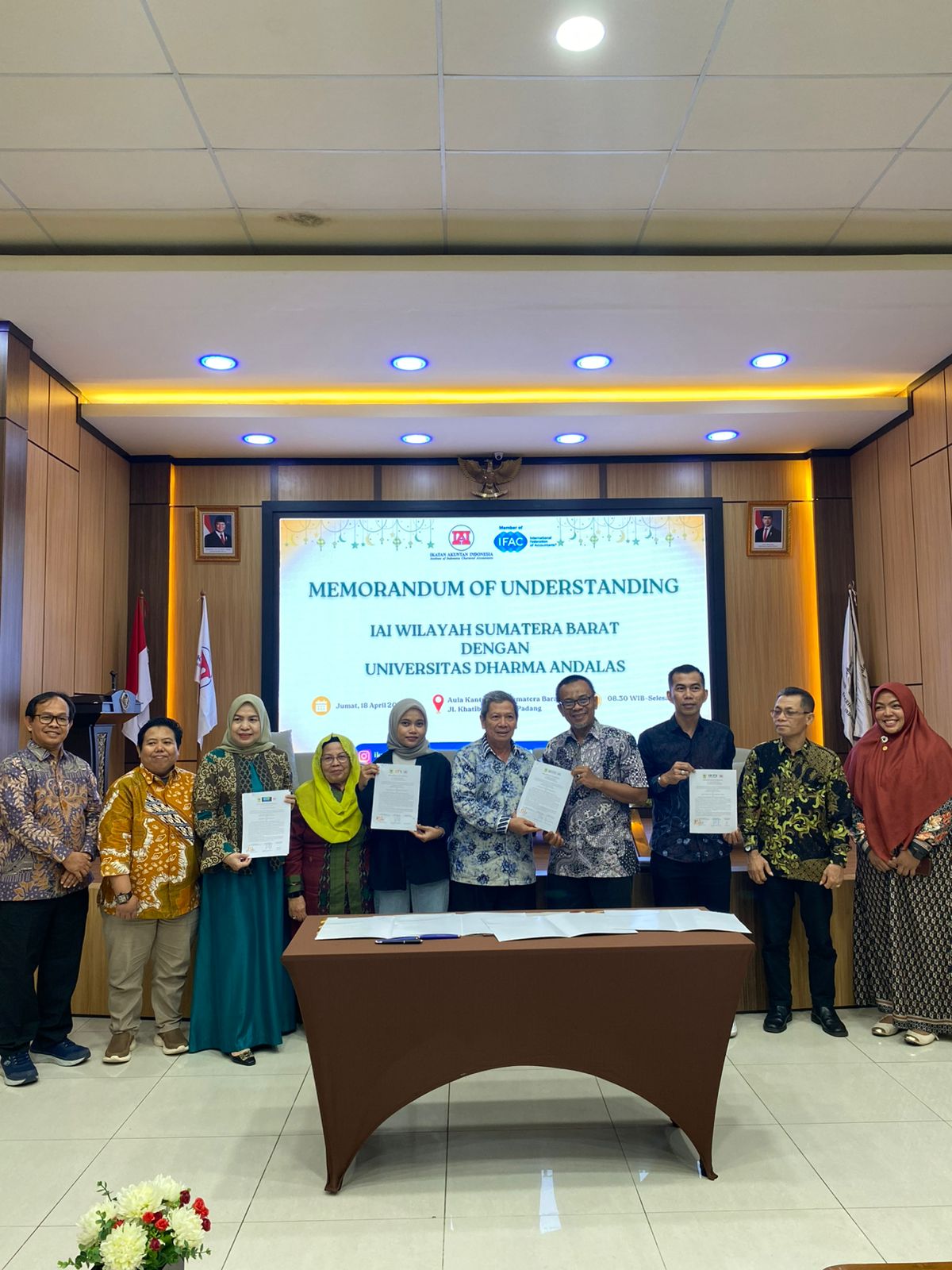 UNIDHA Hadiri Halal Bihalal, Seminar Profesi, dan Penandatanganan MoU Bersama IAI Wilayah Sumatera Barat