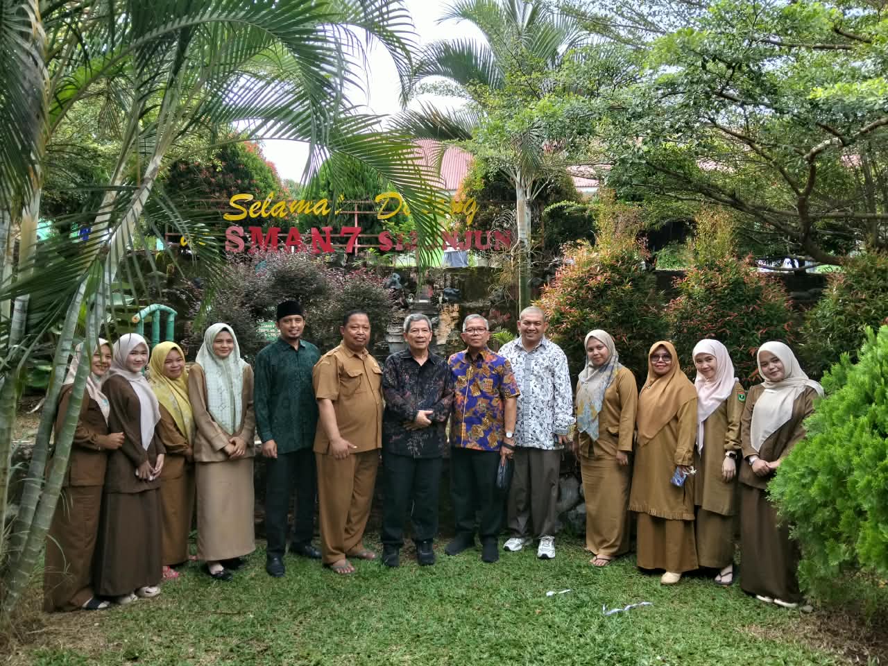 UNIDHA Gelar Pengabdian di SMAN 7 Sijunjung, Disambut Hangat Kepala Sekolah, Guru, dan Siswa