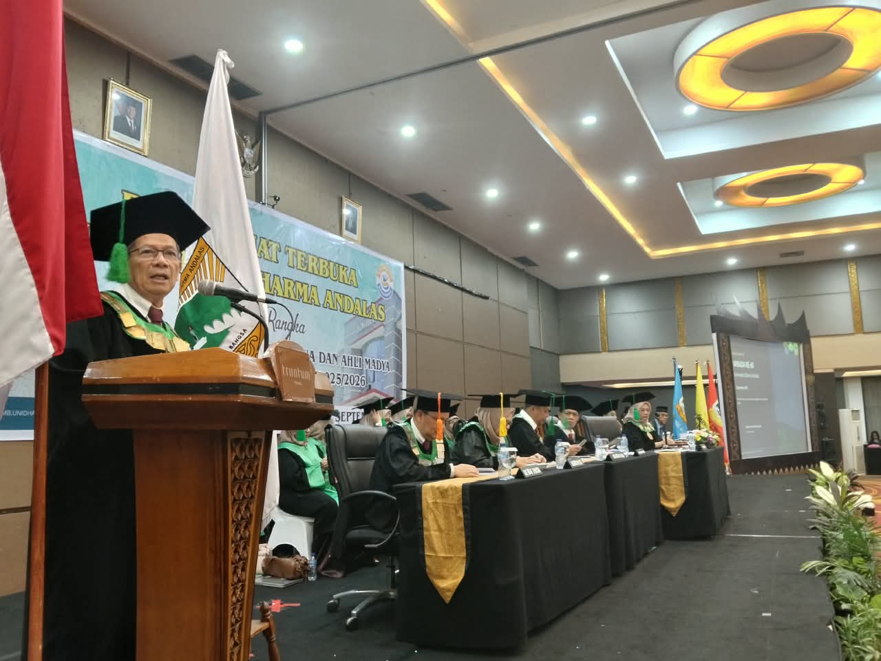 Wisuda ke-60 UNIDHA, 287 Lulusan Dilepas: Rektor Tekankan Kompetensi, Karakter, dan Semangat Menjadi Problem Solver